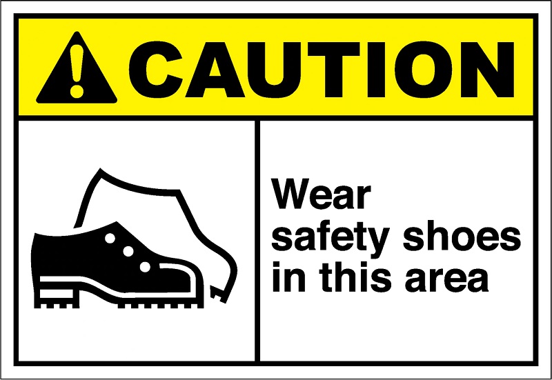 پوشیدن کفش ایمنی