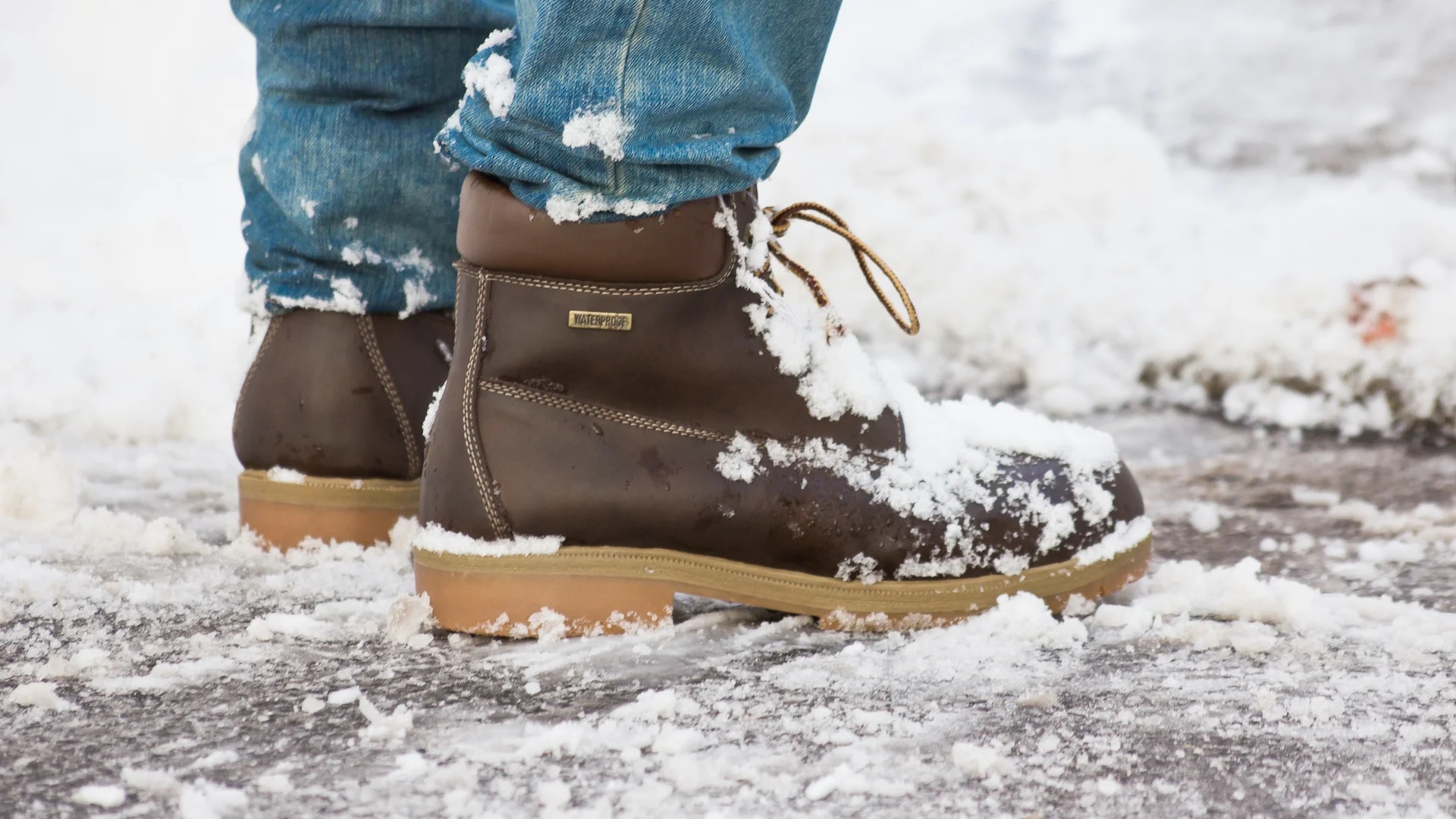 بررسی ویژگی های مهم برای انتخاب کفش ایمنی مناسب فصول سرد