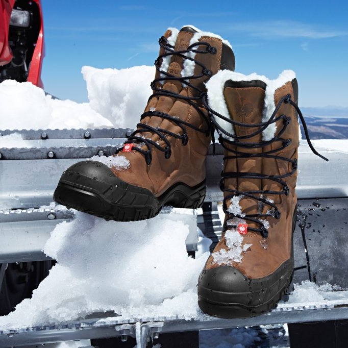 بررسی ویژگی های مهم برای انتخاب کفش ایمنی مناسب فصول سرد